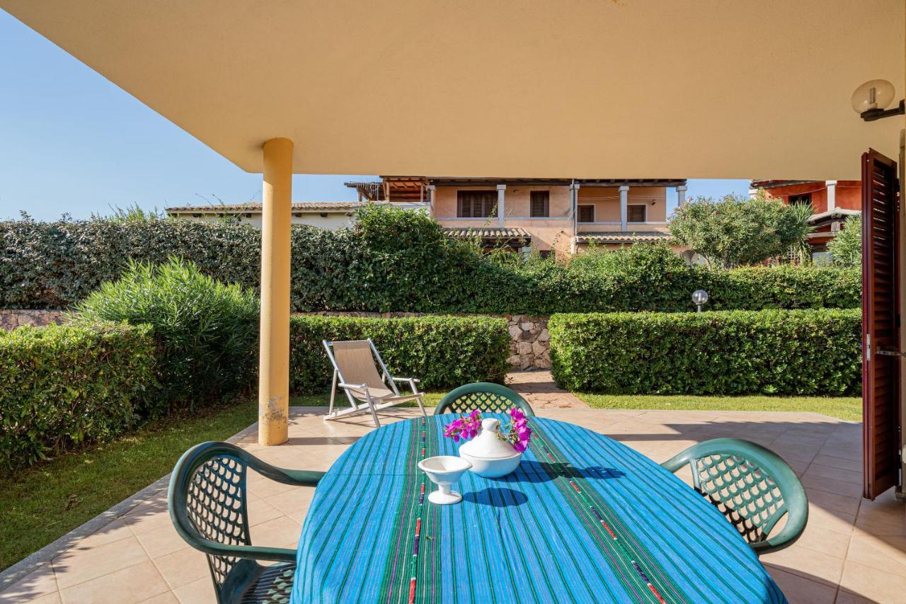 مونتي بيتروسو Apartments In Residence With Swimming Pool In Cala Girgolu المظهر الخارجي الصورة